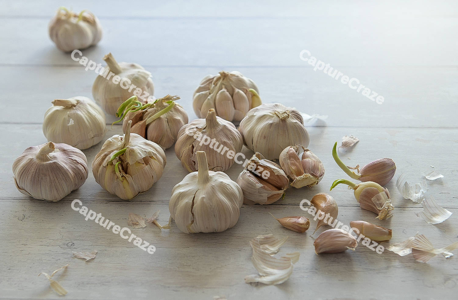 Garlic bulbs on the floor